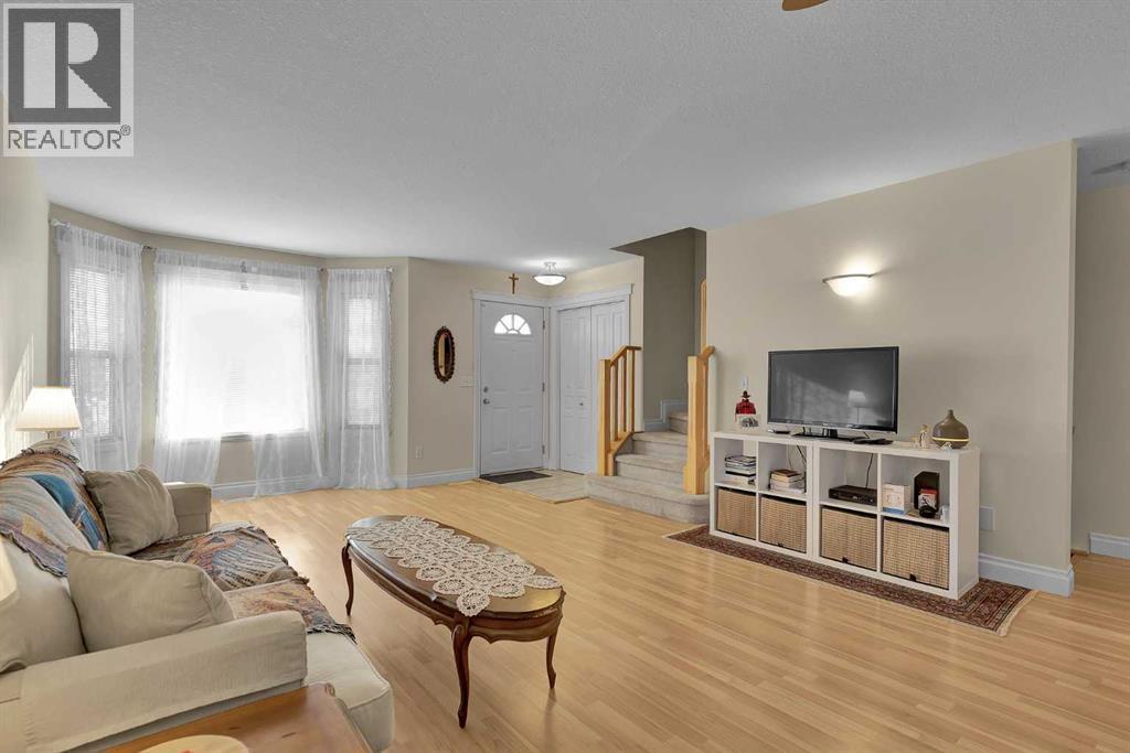 Duplex for Sale in 730 69 Avenue SW|Calgary, Alberta T2V0P2 4