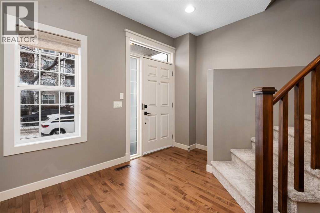 House for Sale in 5628 Henwood Street SW|Calgary, Alberta T3E6Z4 5