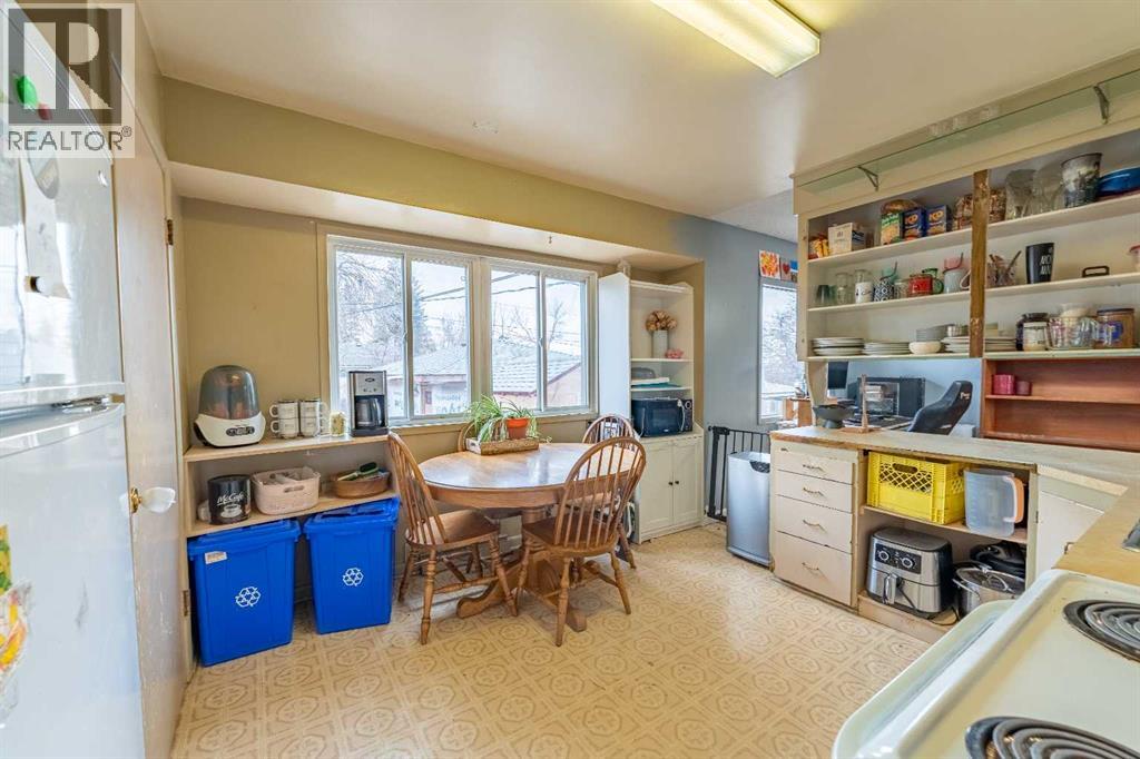 House for Sale in 424 Tavender Road NW|Calgary, Alberta T2K3M2 5