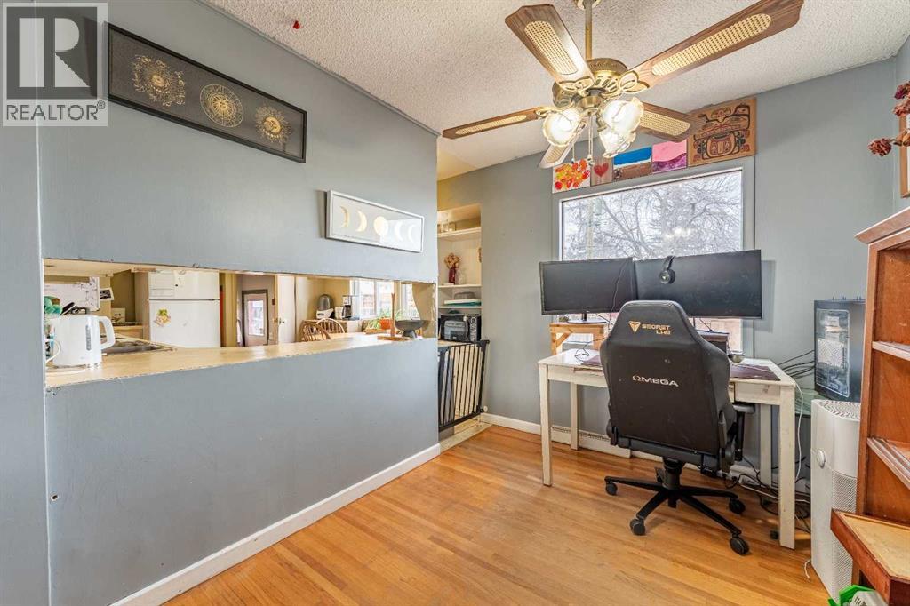 House for Sale in 424 Tavender Road NW|Calgary, Alberta T2K3M2 4