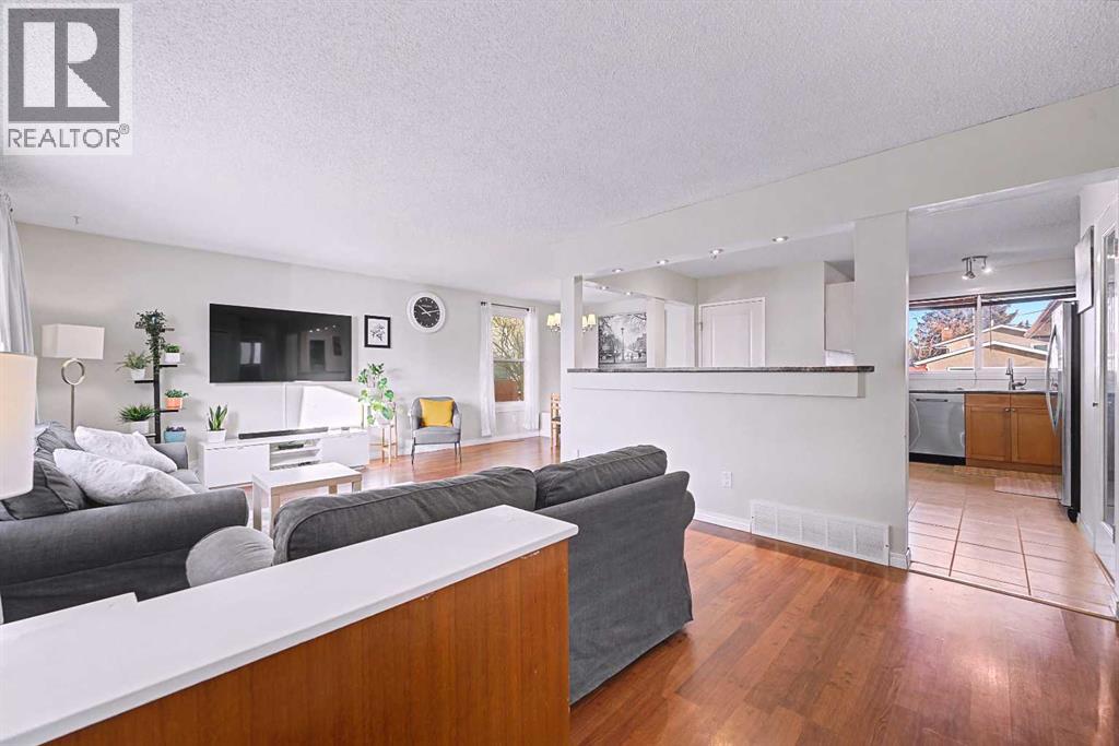 House for Sale in 336 Penworth Way SE|Calgary, Alberta T2A4G2 4