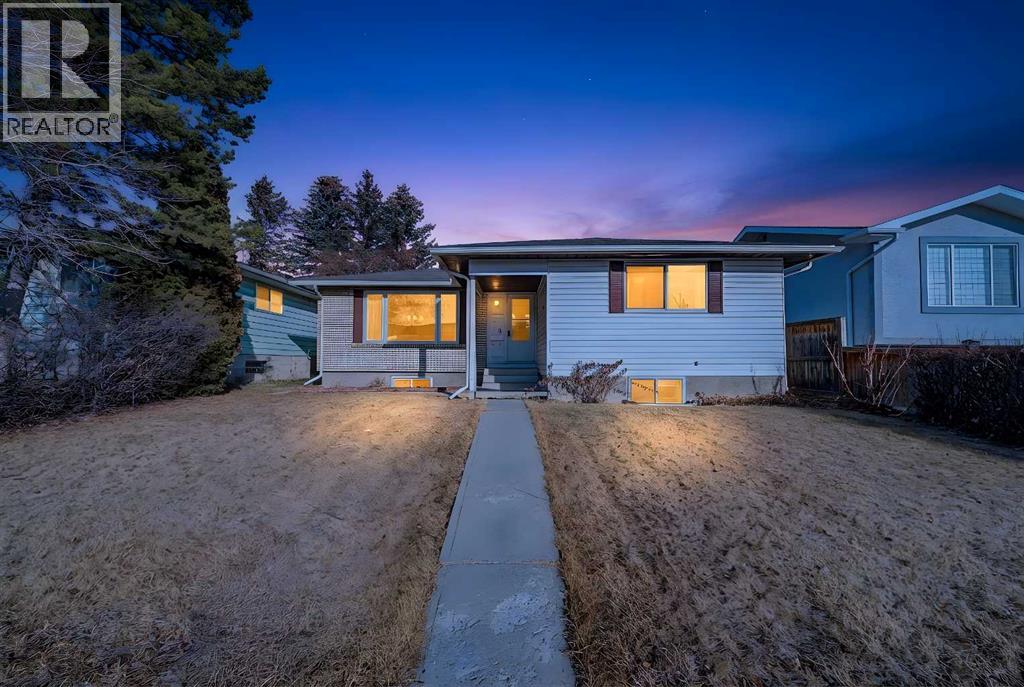 House for Sale in 336 Penworth Way SE|Calgary, Alberta T2A4G2