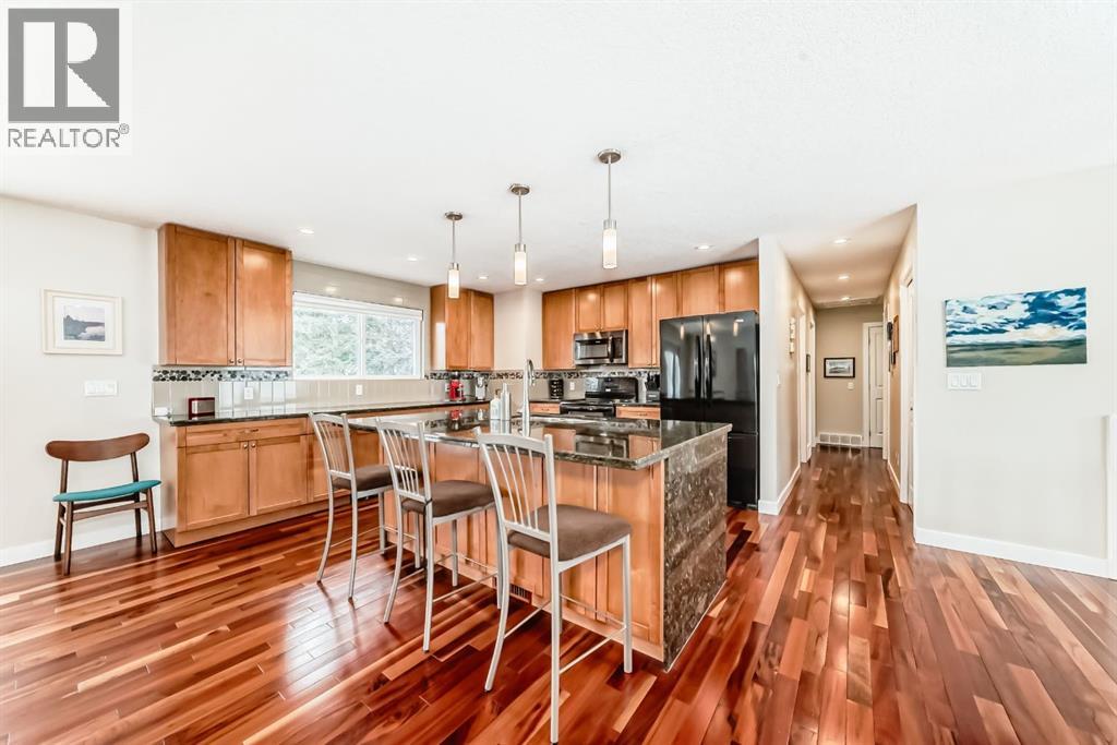 House for Sale in 12 Varbow Place NW|Calgary, Alberta T3A0B6 4