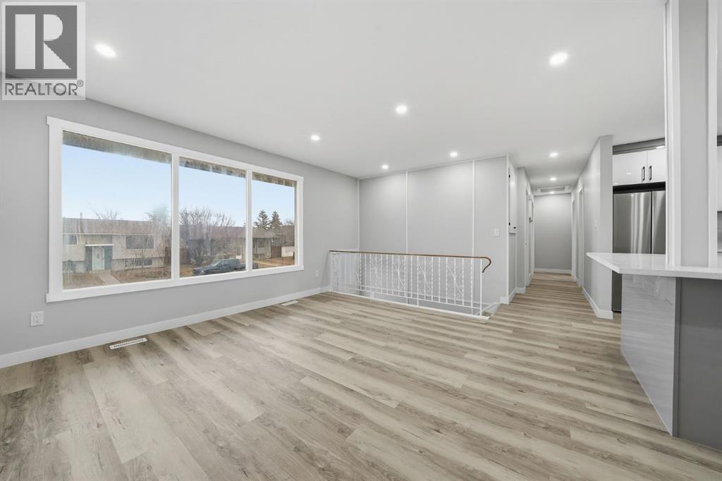 House for Sale in 2309 50 Street NE|Calgary, Alberta T1Y1B6 3