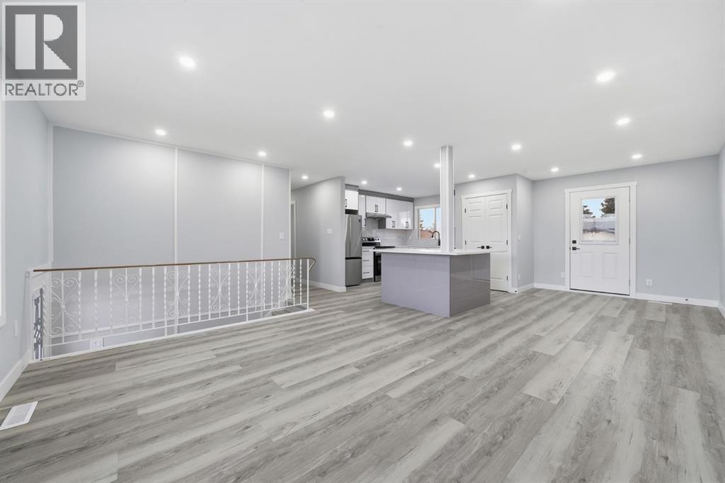 House for Sale in 2309 50 Street NE|Calgary, Alberta T1Y1B6 5