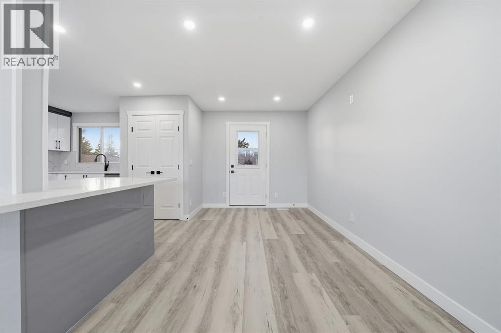 House for Sale in 2309 50 Street NE|Calgary, Alberta T1Y1B6 4