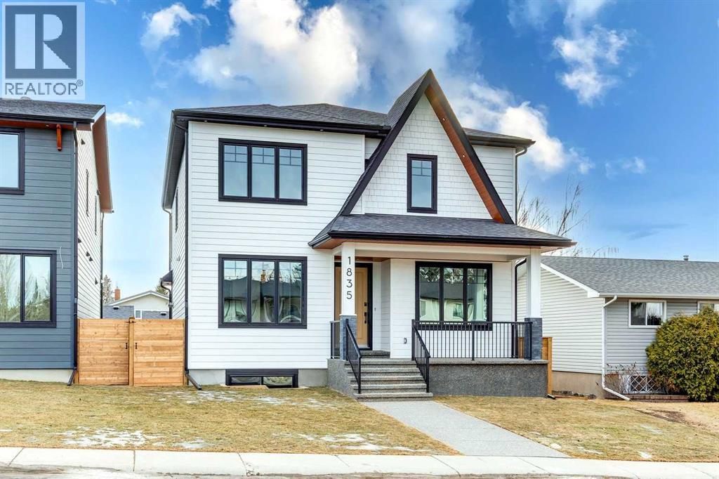 House for Sale in 1835 Braemar Place SW|Calgary, Alberta T2W0Z3 2