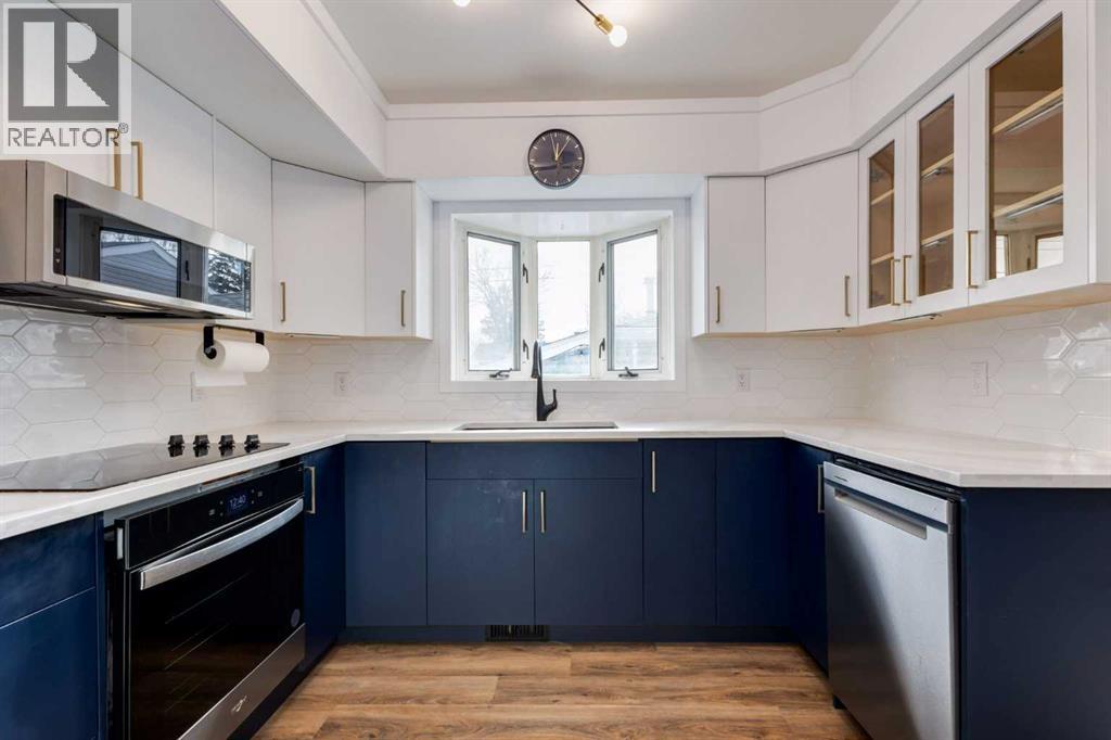 House for Sale in 651 84 Avenue SW|Calgary, Alberta T2V0V8 2