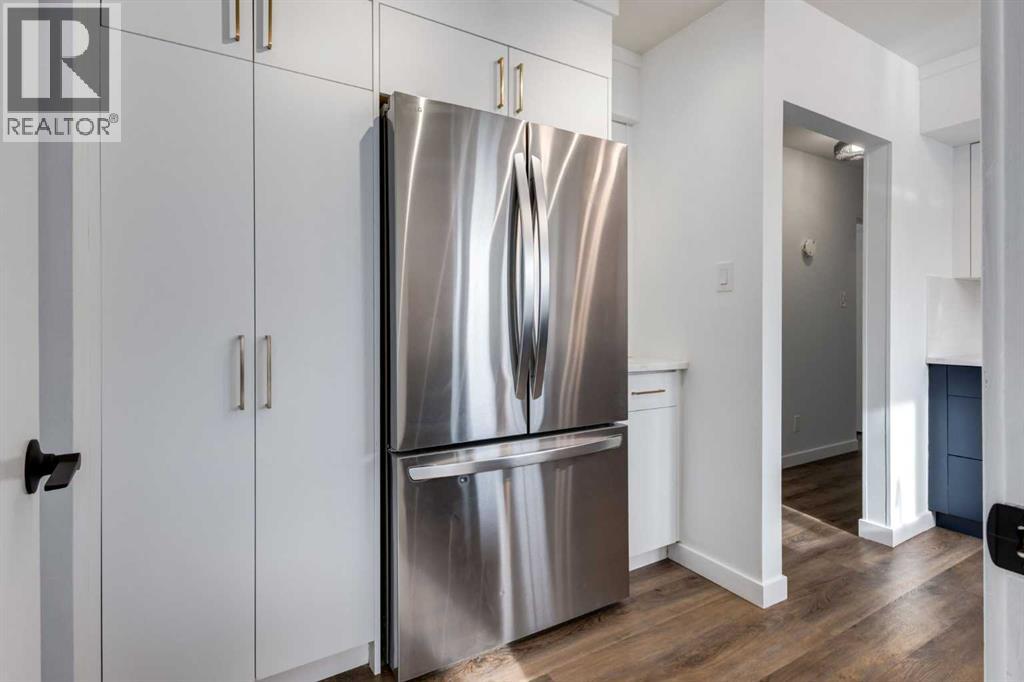 House for Sale in 651 84 Avenue SW|Calgary, Alberta T2V0V8 5