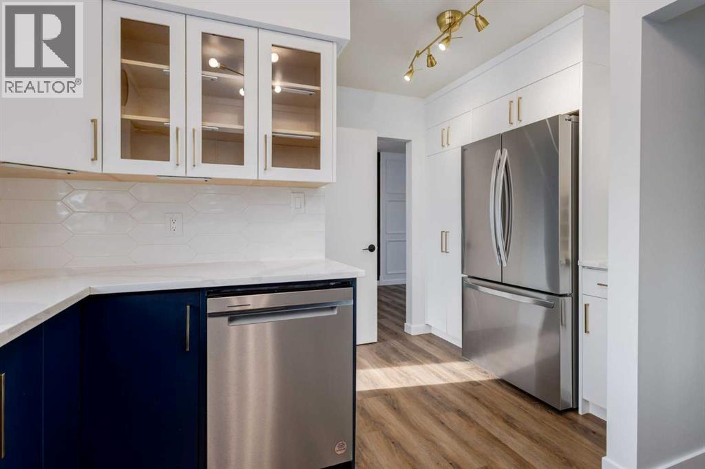 House for Sale in 651 84 Avenue SW|Calgary, Alberta T2V0V8 4