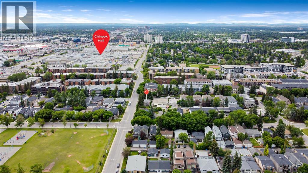 House for Sale in 604 56 Avenue SW|Calgary, Alberta T2V0G8 4