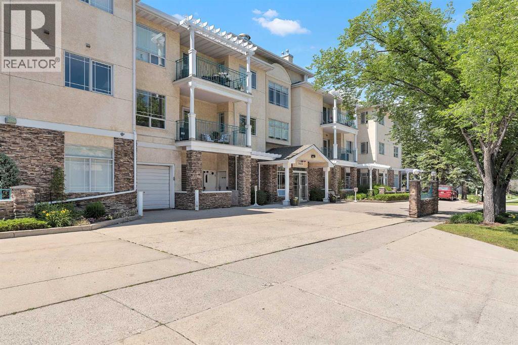 Apartment for Sale in 108, 9449 19 Street SW|Calgary, Alberta T2V5J8 3