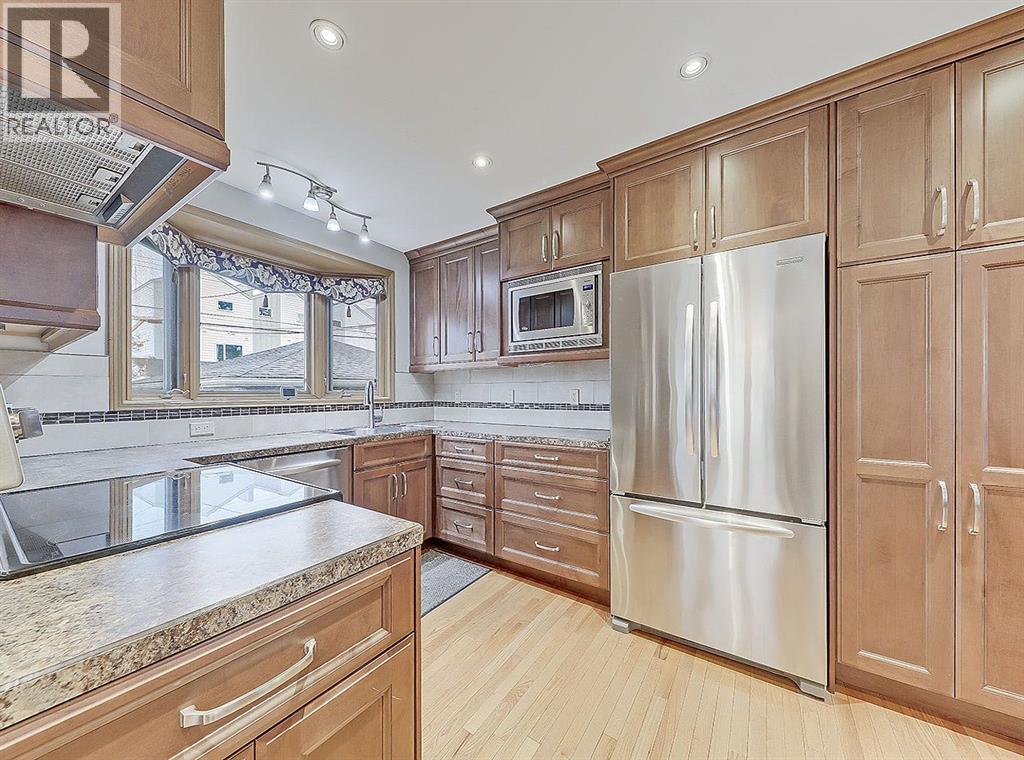 House for Sale in 44 Granlea Place SW|Calgary, Alberta T3E4K2 3