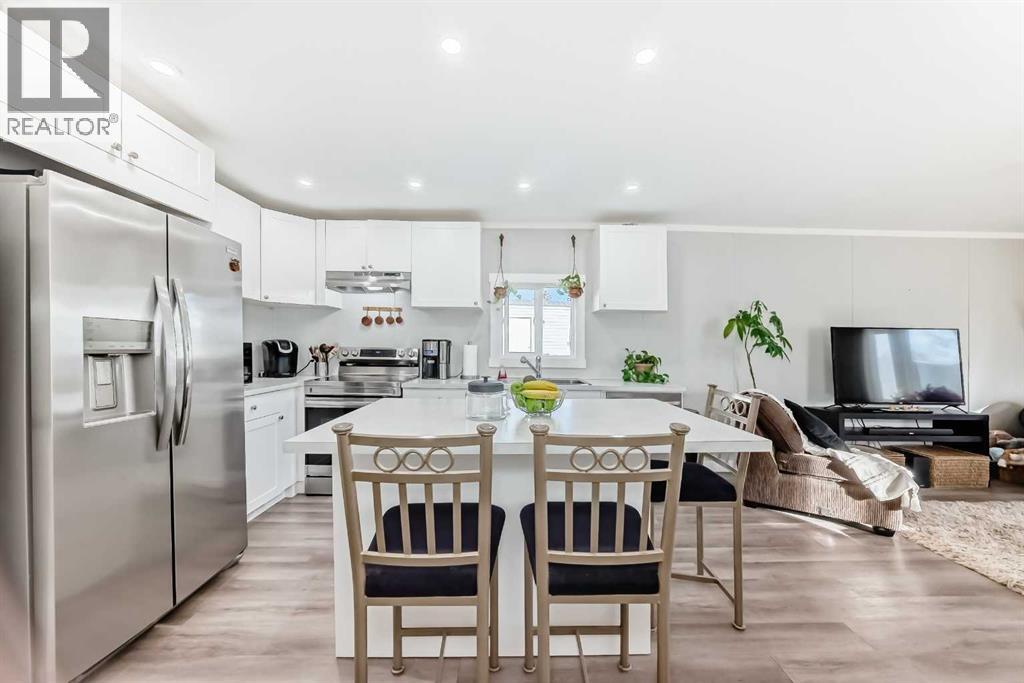 Mobile Home for Sale in 237, 6220 17 Avenue SE|Calgary, Alberta T2A0W6