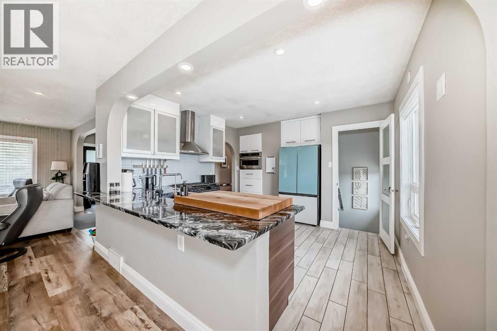 House for Sale in 2415 9 Avenue NW|Calgary, Alberta T2N1E8 4