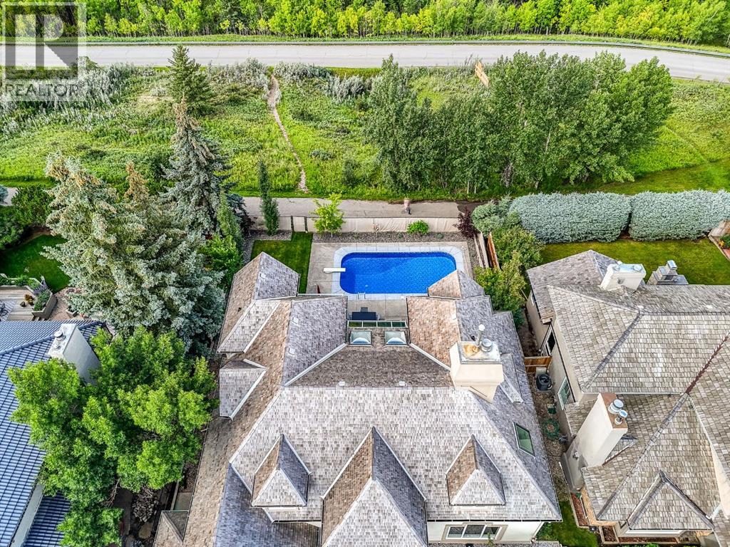 House for Sale in 42 Woodhaven Crescent SW|Calgary, Alberta T2W5S3 3