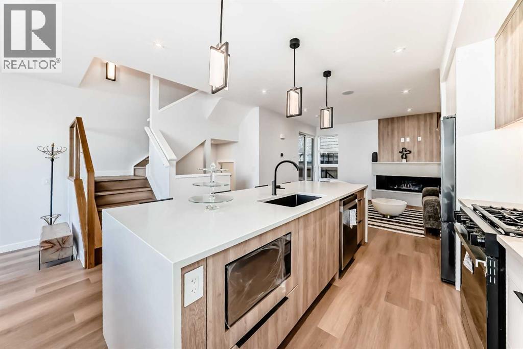 Row / Townhouse for Sale in 1607 37 Avenue SW|Calgary, Alberta T2T2h2 5