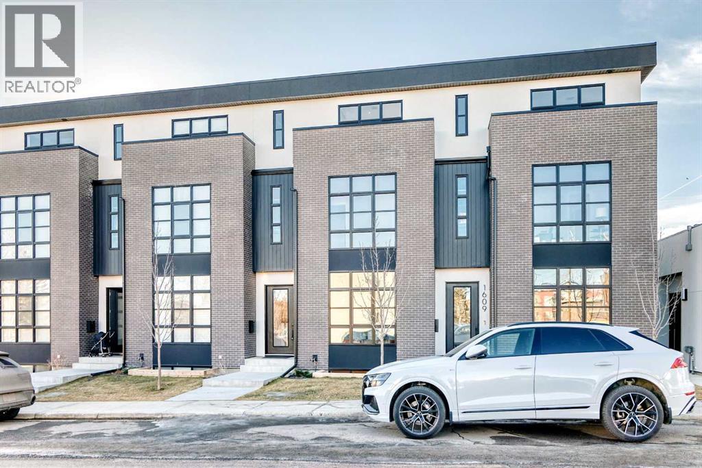 Row / Townhouse for Sale in 1607 37 Avenue SW|Calgary, Alberta T2T2h2