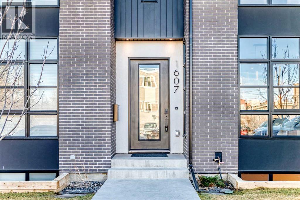 Row / Townhouse for Sale in 1607 37 Avenue SW|Calgary, Alberta T2T2h2 3