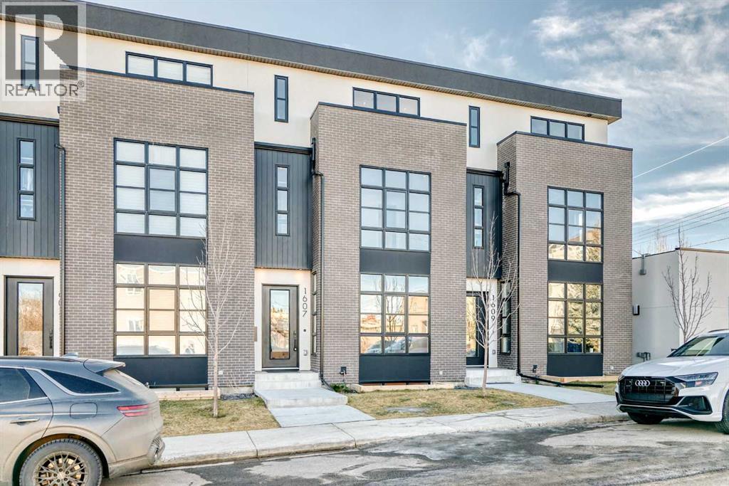Row / Townhouse for Sale in 1607 37 Avenue SW|Calgary, Alberta T2T2h2 2