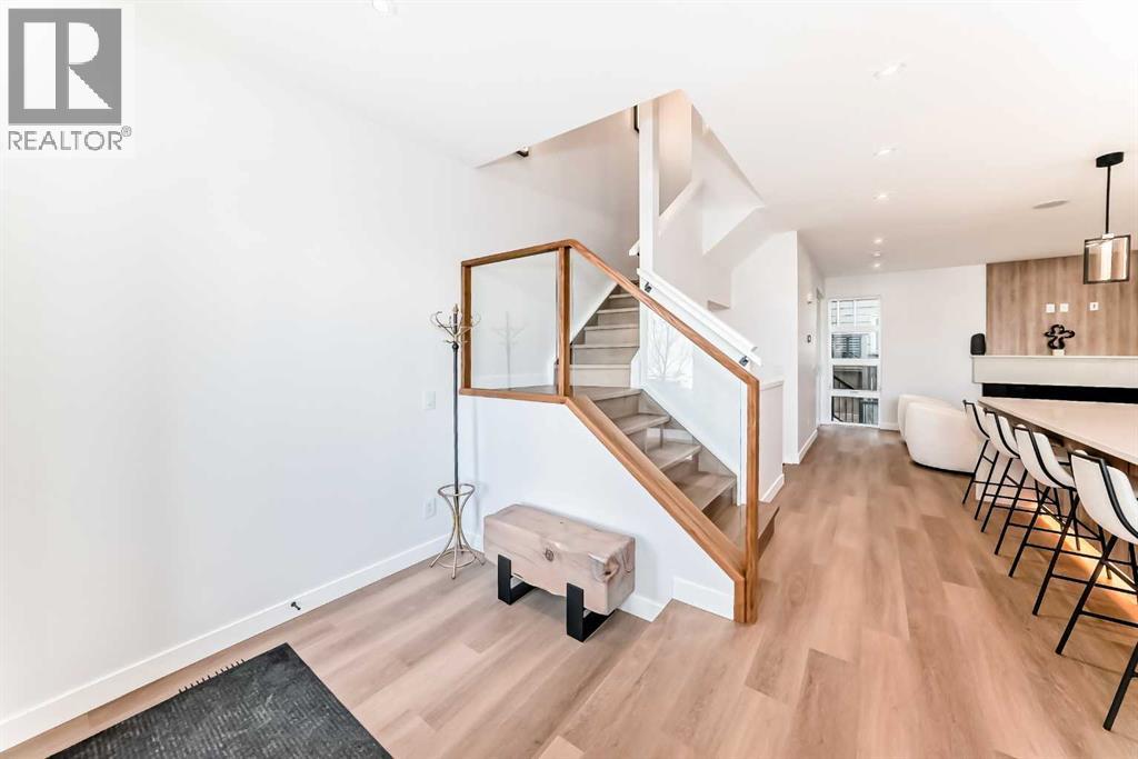 Row / Townhouse for Sale in 1607 37 Avenue SW|Calgary, Alberta T2T2h2 4