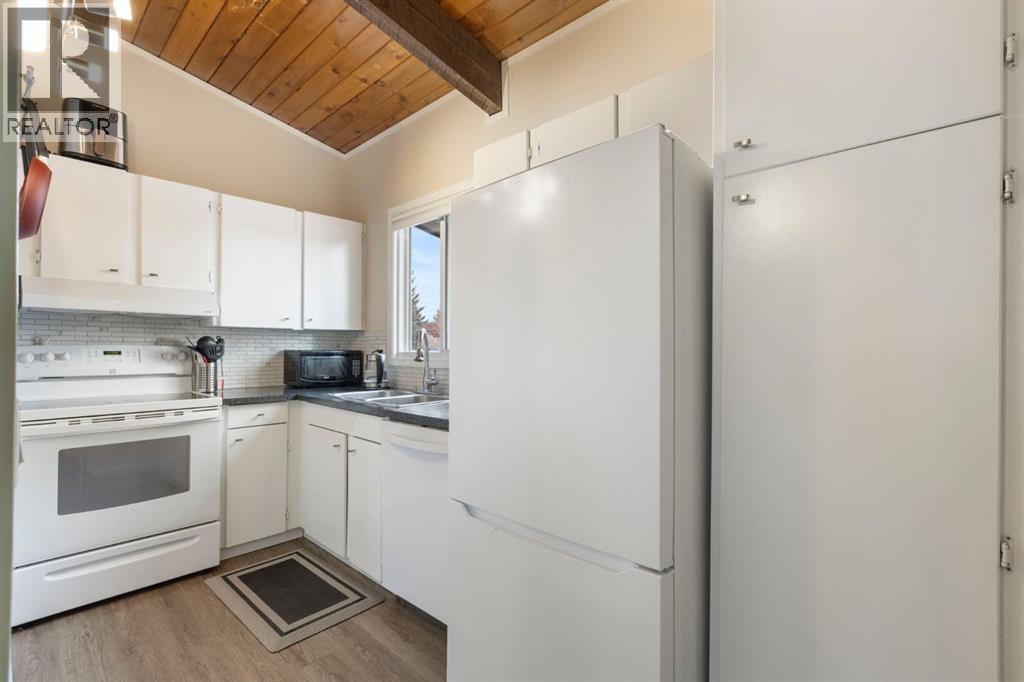 Duplex for Sale in 4954 Rundlewood Drive NE|Calgary, Alberta T4C1Y9 3