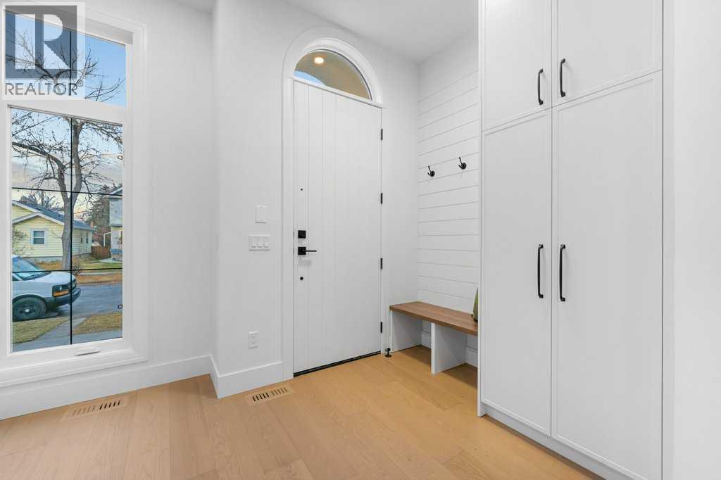 House for Sale in 321 18 Avenue NW|Calgary, Alberta T2M0T4 2