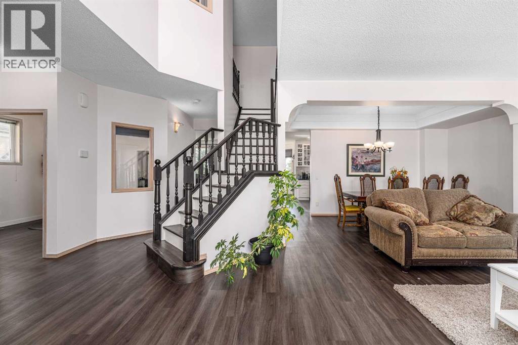 House for Sale in 648 Scimitar Bay NW|Calgary, Alberta T3L2B2 2