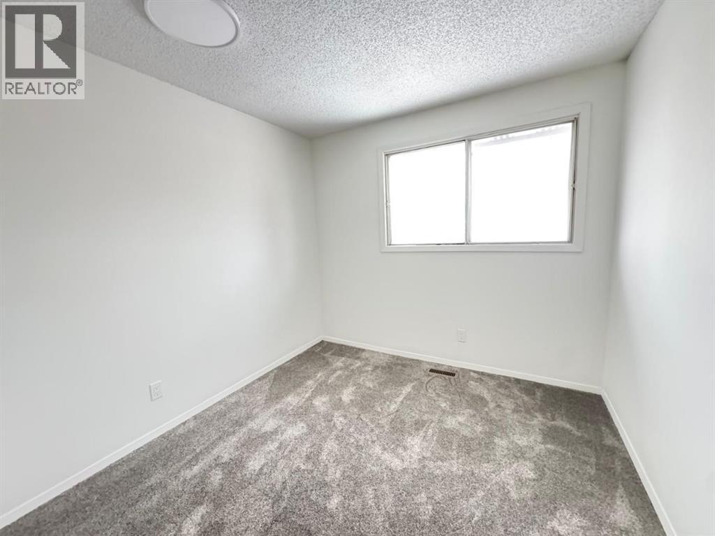 House for Sale in 6879 Rundlehorn Drive NE|Calgary, Alberta T1Y4P2 4