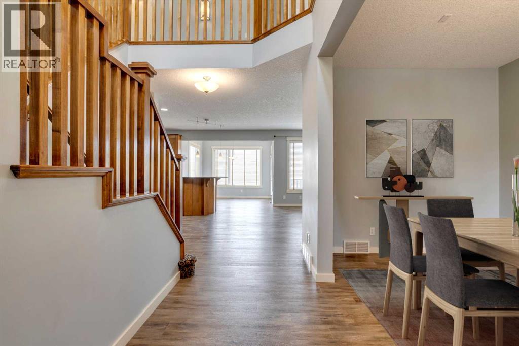 House for Sale in 461 Discovery Ridge Boulevard SW|Calgary, Alberta T3H5X6 3