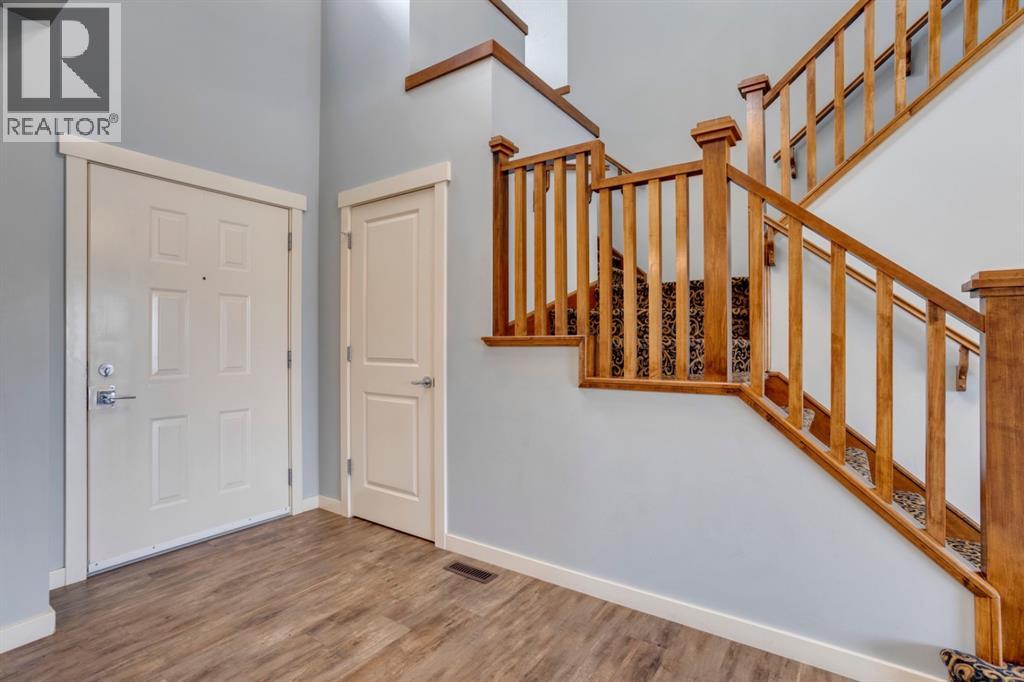 House for Sale in 461 Discovery Ridge Boulevard SW|Calgary, Alberta T3H5X6 2