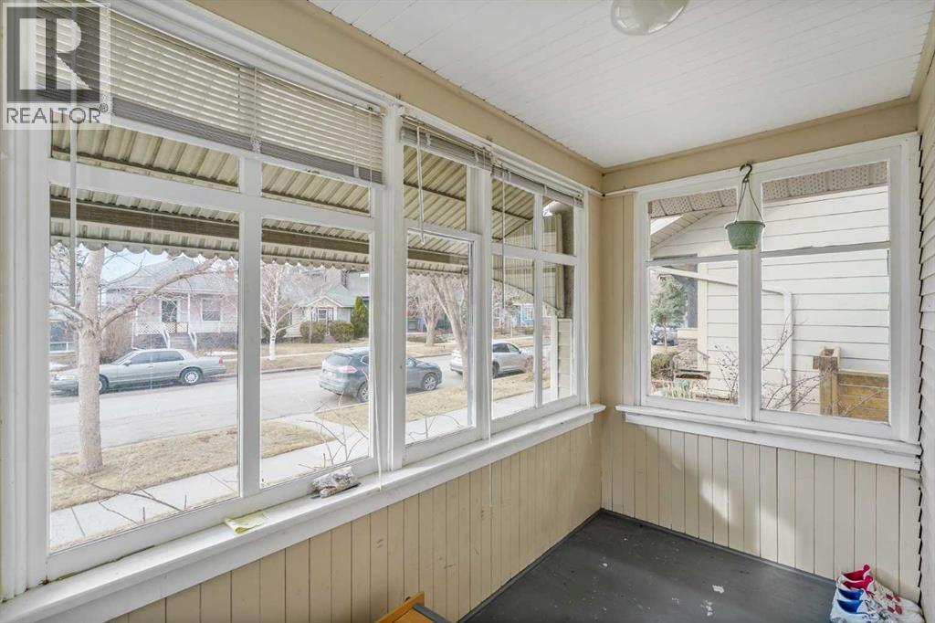 House for Sale in 712 4A Street NW|Calgary, Alberta T2N1P5 5