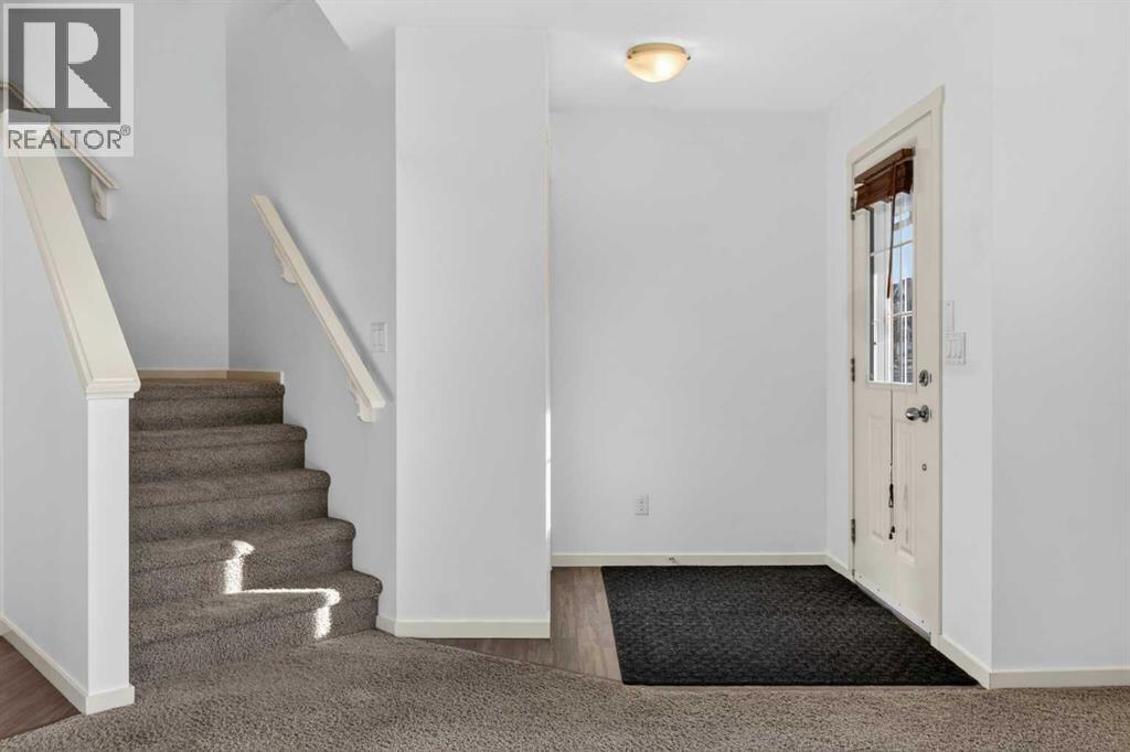 Row / Townhouse for Sale in 512 Evanston Drive NW|Calgary, Alberta T3P0H2 3