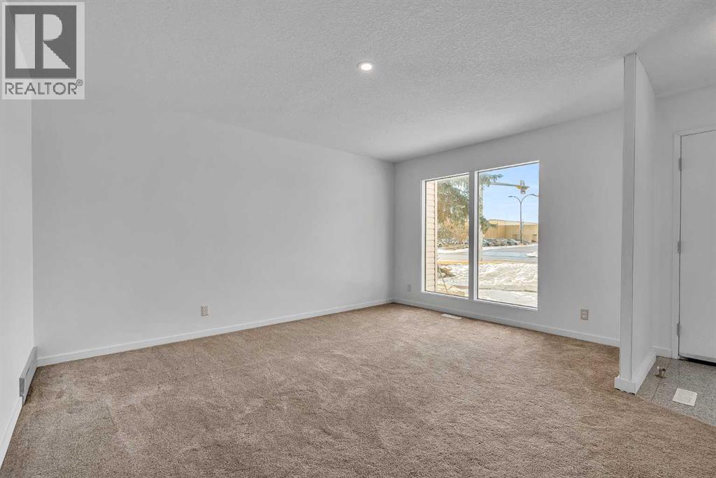 Row / Townhouse for Sale in 318 Marlborough Way NE|Calgary, Alberta T2A6R9 3