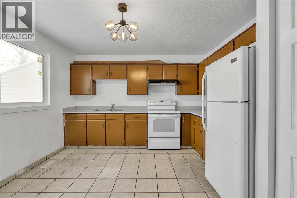 Row / Townhouse for Sale in 318 Marlborough Way NE|Calgary, Alberta T2A6R9 5