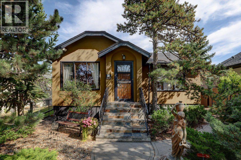 House for Sale in 226 8A Street NE|Calgary, Alberta T2E4J1