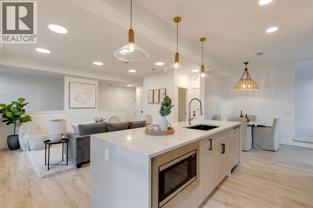 Row / Townhouse for Sale in 702, 4270 Norford Avenue NW|Calgary, Alberta T3B6A8 2