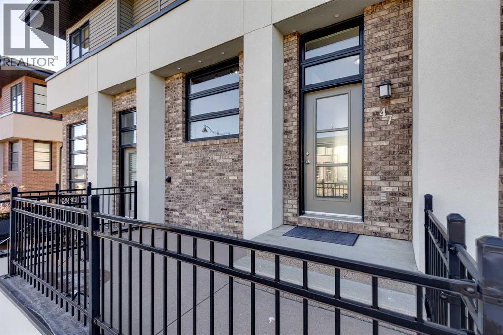 Row / Townhouse for Sale in 47 Aspen Hills Green SW|Calgary, Alberta T3H0R7 2