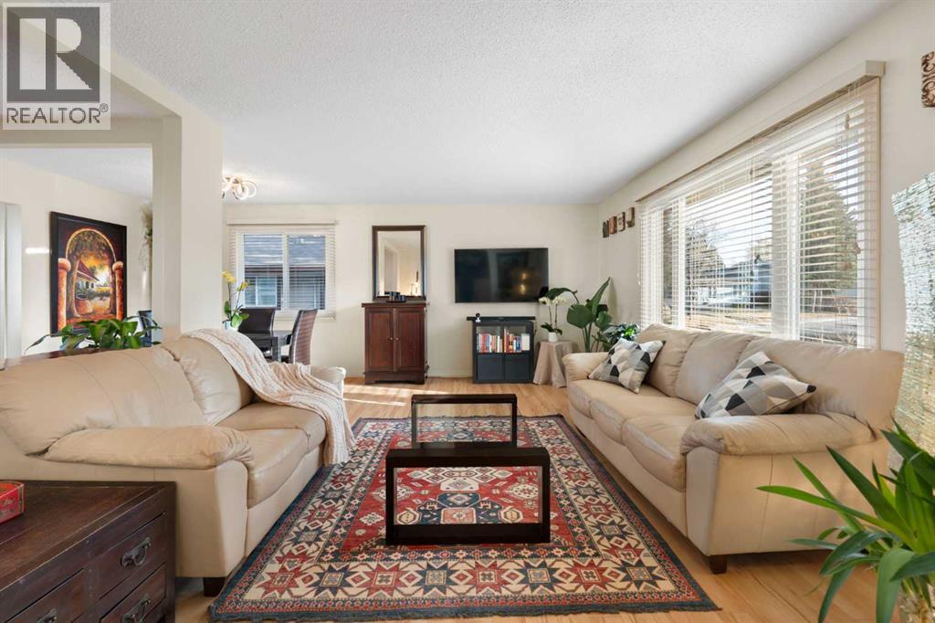 House for Sale in 308 Hunterbrook Place NW|Calgary, Alberta T2K4V8 4