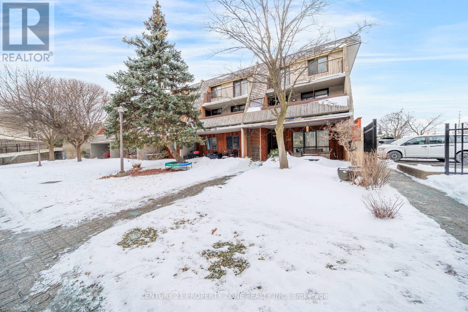 Row / Townhouse for Sale in 112 - 1250 MISSISSAUGA VALLEY BOULEVARD|Mississauga (Mississauga Valleys), Ontario L5A3R6 2