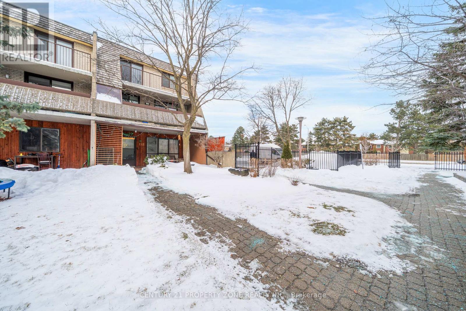 Row / Townhouse for Sale in 112 - 1250 MISSISSAUGA VALLEY BOULEVARD|Mississauga (Mississauga Valleys), Ontario L5A3R6 3