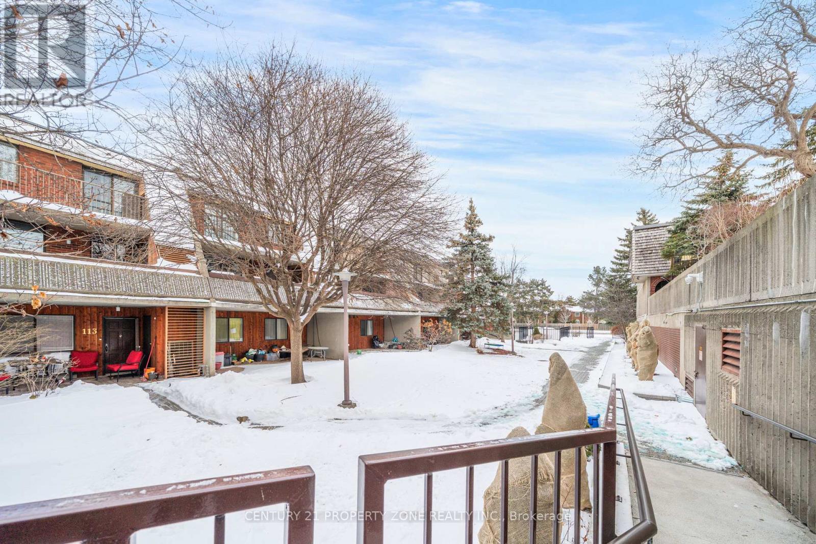 Row / Townhouse for Sale in 112 - 1250 MISSISSAUGA VALLEY BOULEVARD|Mississauga (Mississauga Valleys), Ontario L5A3R6 4