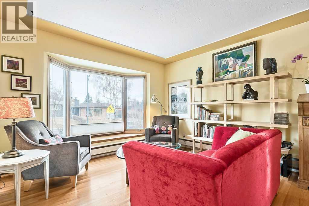 House for Sale in 623 75 Avenue SW|Calgary, Alberta T2V0S4 4