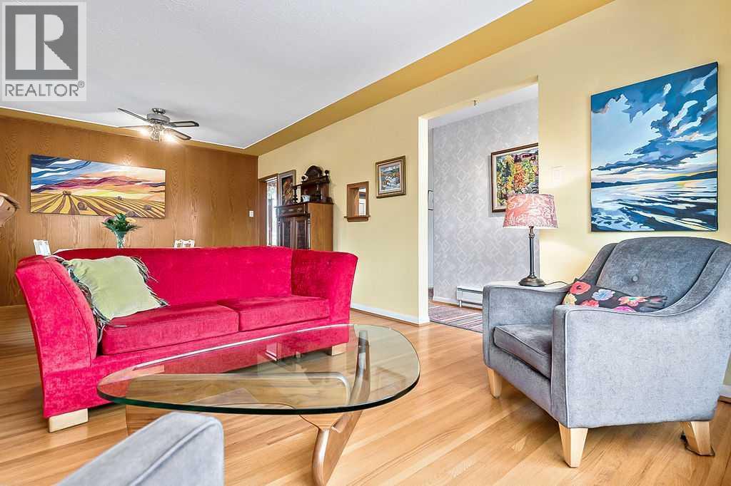 House for Sale in 623 75 Avenue SW|Calgary, Alberta T2V0S4 5