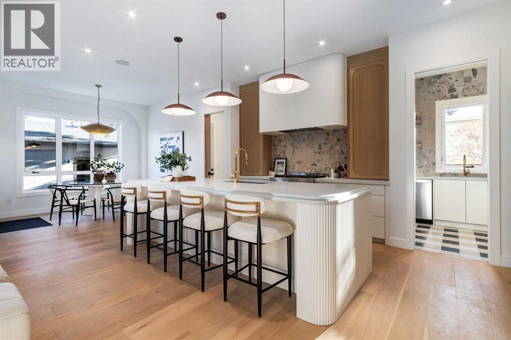 House for Sale in 8812 33 Avenue NW|Calgary, Alberta T3B1M5 4