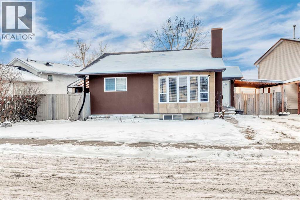 House for Sale in 19 Castlepark Way NE|Calgary, Alberta T3J1R7