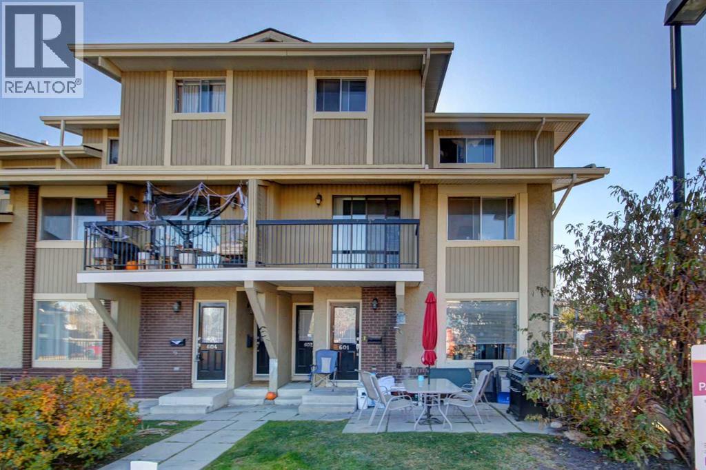 Row / Townhouse for Sale in 602, 2200 Woodview Drive SW|Calgary, Alberta T2W3N6
