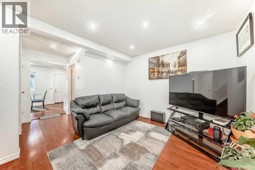 House for Sale in 79 Hidden Crescent NW|Calgary, Alberta T3A5L4 5