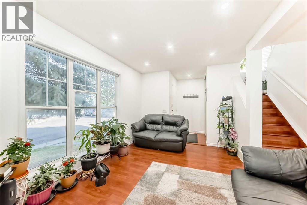 House for Sale in 79 Hidden Crescent NW|Calgary, Alberta T3A5L4 4