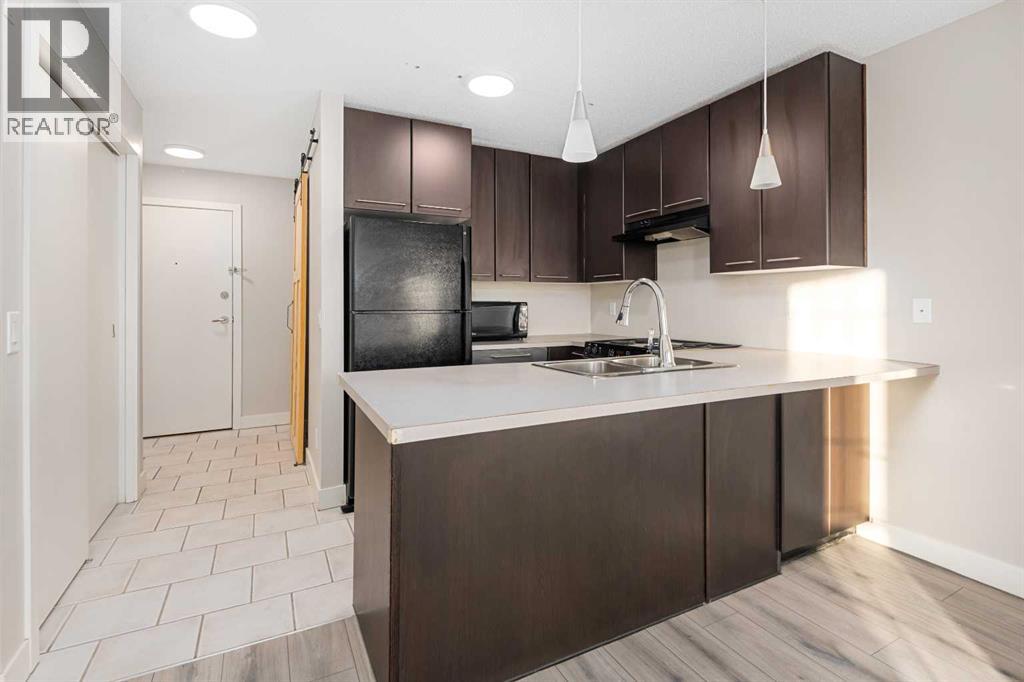 Apartment for Sale in 456, 35 Richard Court SW|Calgary, Alberta T3E7N9 2